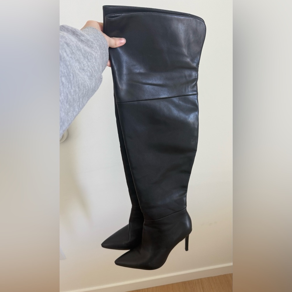 Sleek Black Over-the-Knee Boots